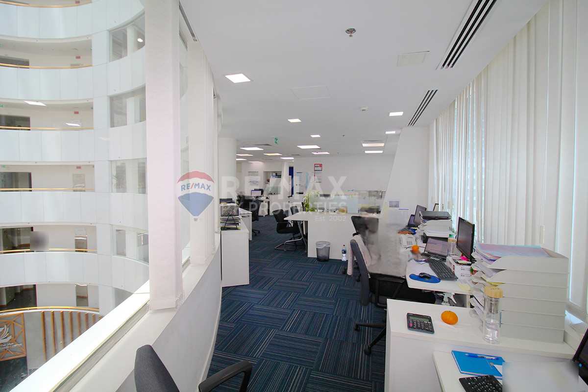 Investor deal with 10% ROI | Huge Corner Unit, Cayan Business Center, Barsha Heights (Tecom), Dubai