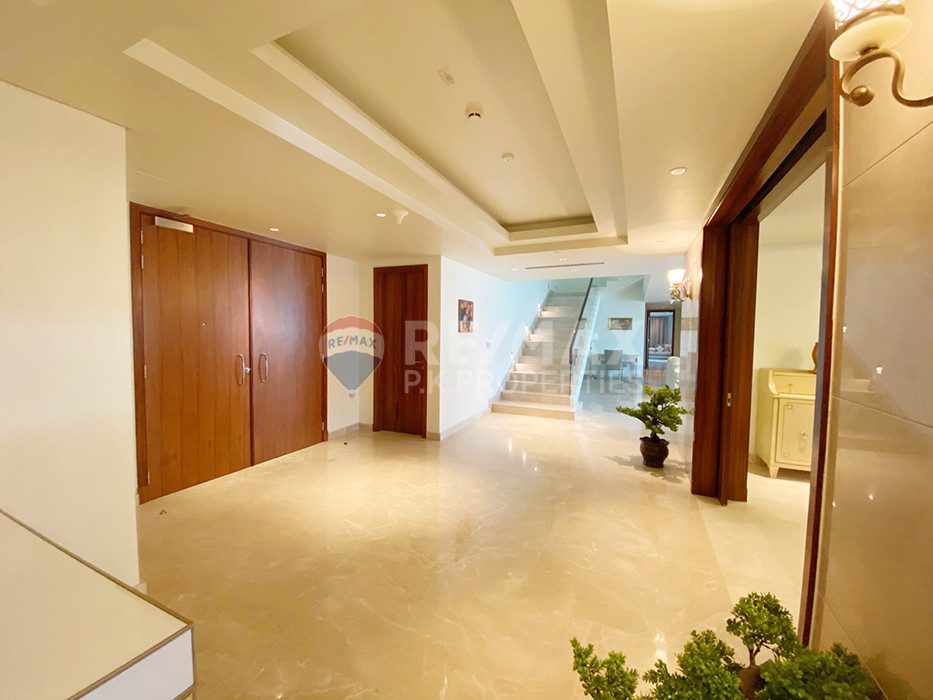 Fully Furnished 4 Bedroom Penthouse | Vacant |, Marina Residences, Palm Jumeirah, Dubai