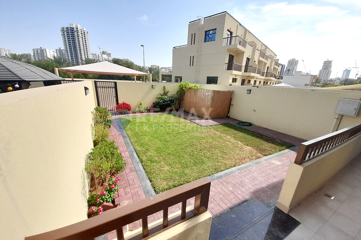 Next to Park | Ready to Move In | 4Bhk Plus Maids - District 12V, Jumeirah Village Circle, Dubai