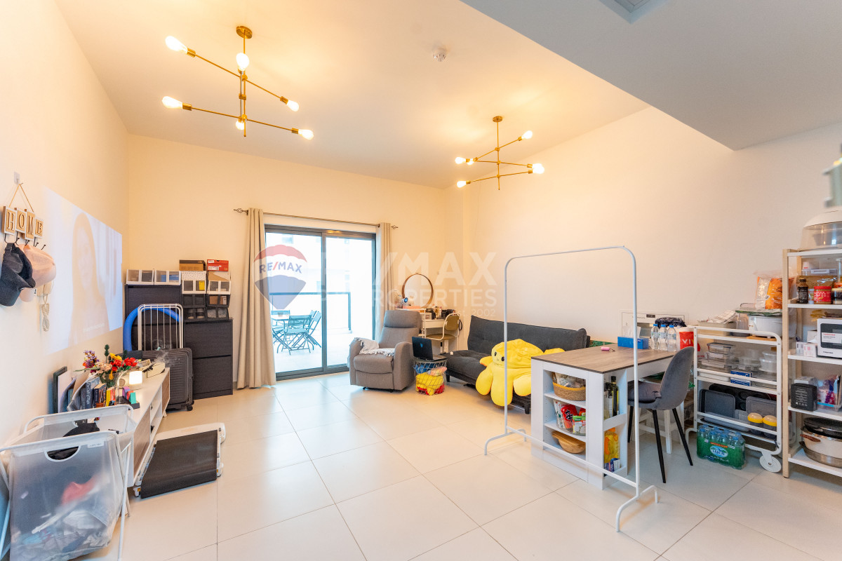 Spacious 1BR | Unfurnished | Prime Location
