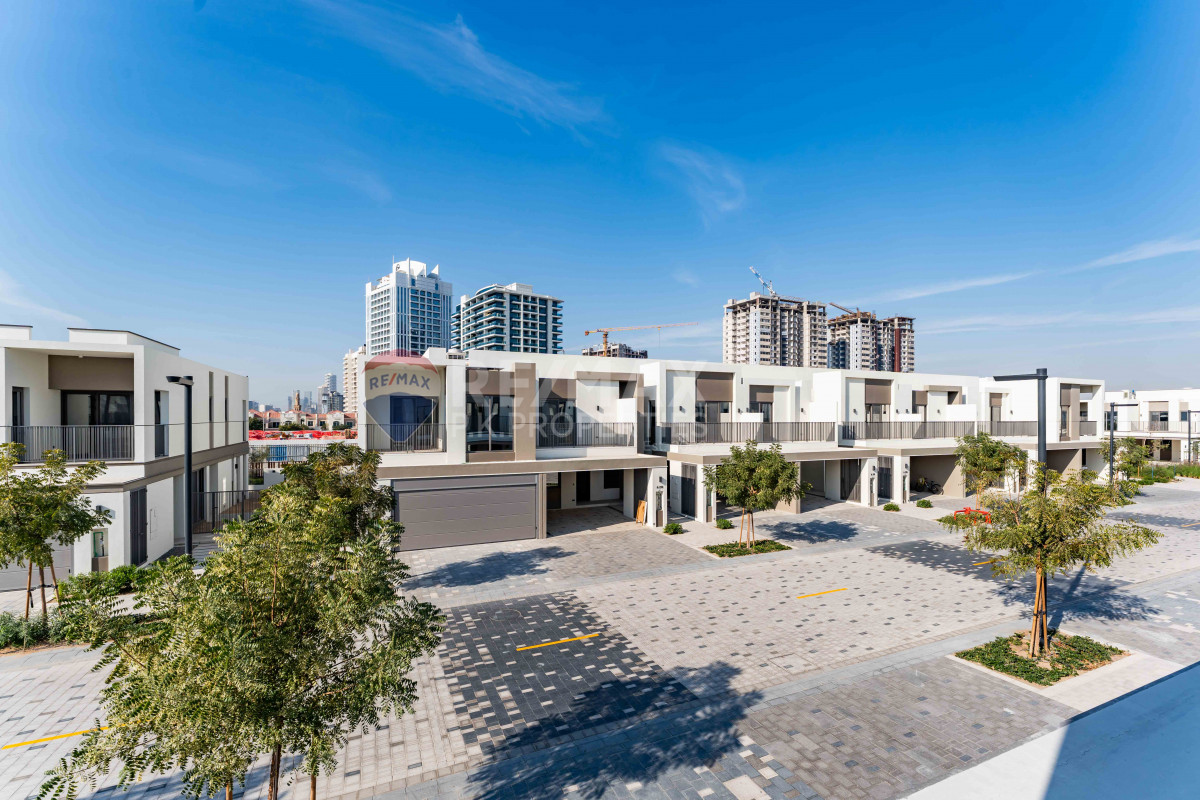 Upgraded | Single Row | Vacant - Aura, Tilal Al Ghaf, Dubai