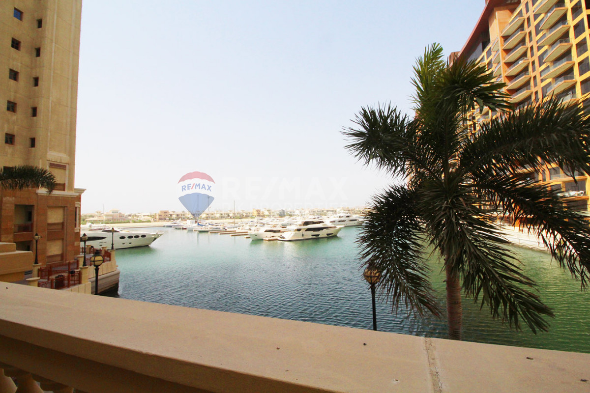 Upgraded | Sea View | Tenanted | Private Garage - Marina Residences 6, Marina Residences, Palm Jumeirah, Dubai